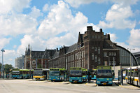 Connexxion bussen aan de oostzijde van Amsterdam CS