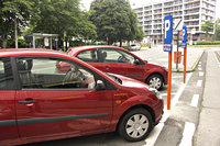 Twee geparkeerde auto’s