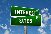 Straatnaamborden met de tekst ‘Interest’ en ‘Rates’