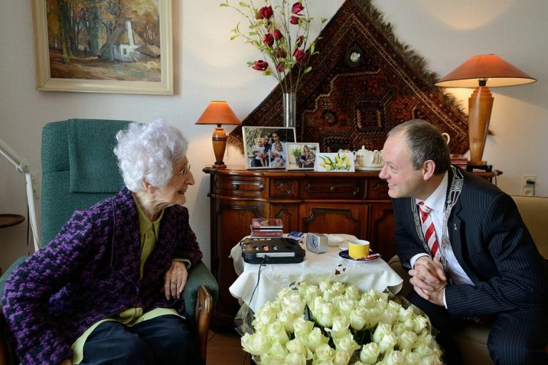 Wie wil nu 100 jaar worden? Over de vloek en zegen van het ouder worden image