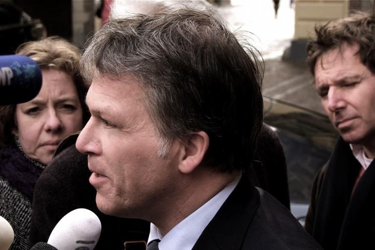 Verplicht bankbestuurder tot nemen van een lange-termijn belang in eigen bank image