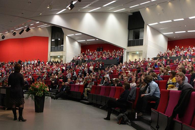 Janneke Plantenga en Manda Broekhuis over het personeelsbeleid bij universiteiten image