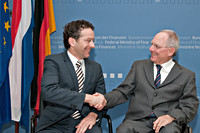 Minister Dijsselbloem en zijn Duitse ambtsgenoot Sch&#228;uble tijdens een kennismakingsoverleg in Berlijn