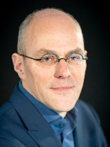 Mark Huijben image